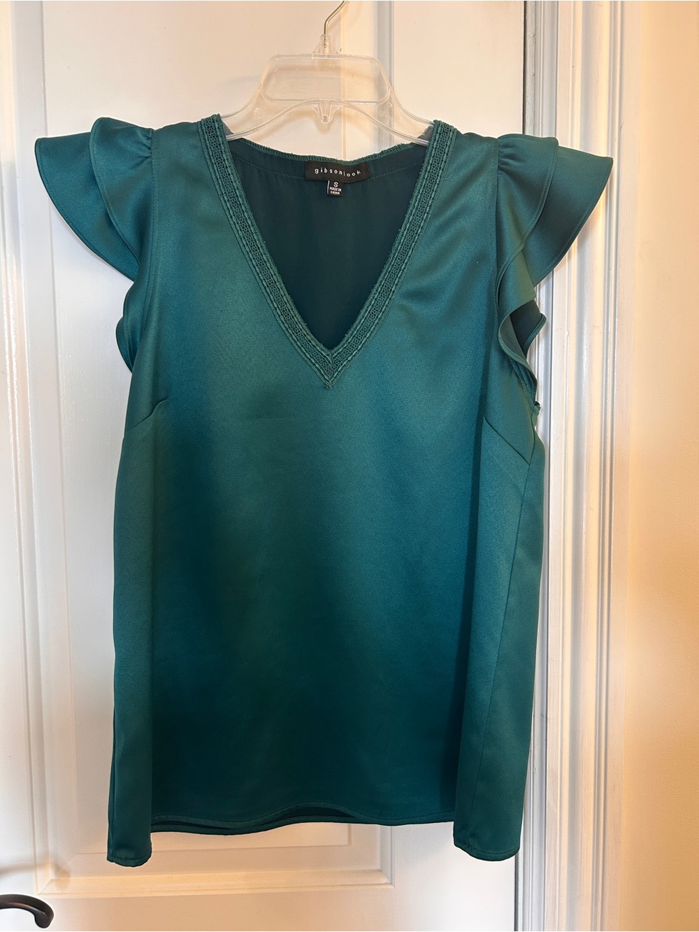 Gibsonlook V-Neck Flutter Sleeve Blouse- emerald green